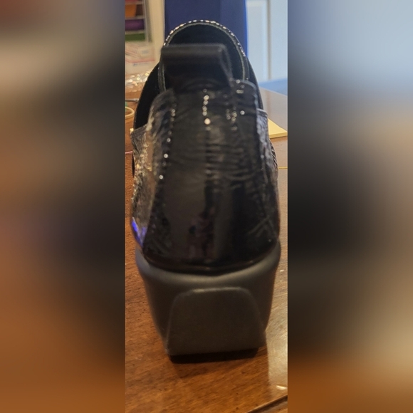 Unity in Diversity Slip On Black Shoes Size 38 (US 7.5-8) - Picture 9 of 10